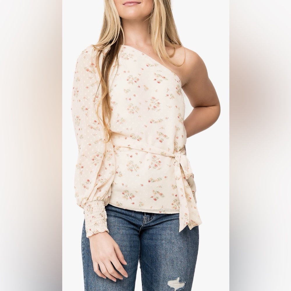 GIBSONLOOK
Floral One-Shoulder Blouse